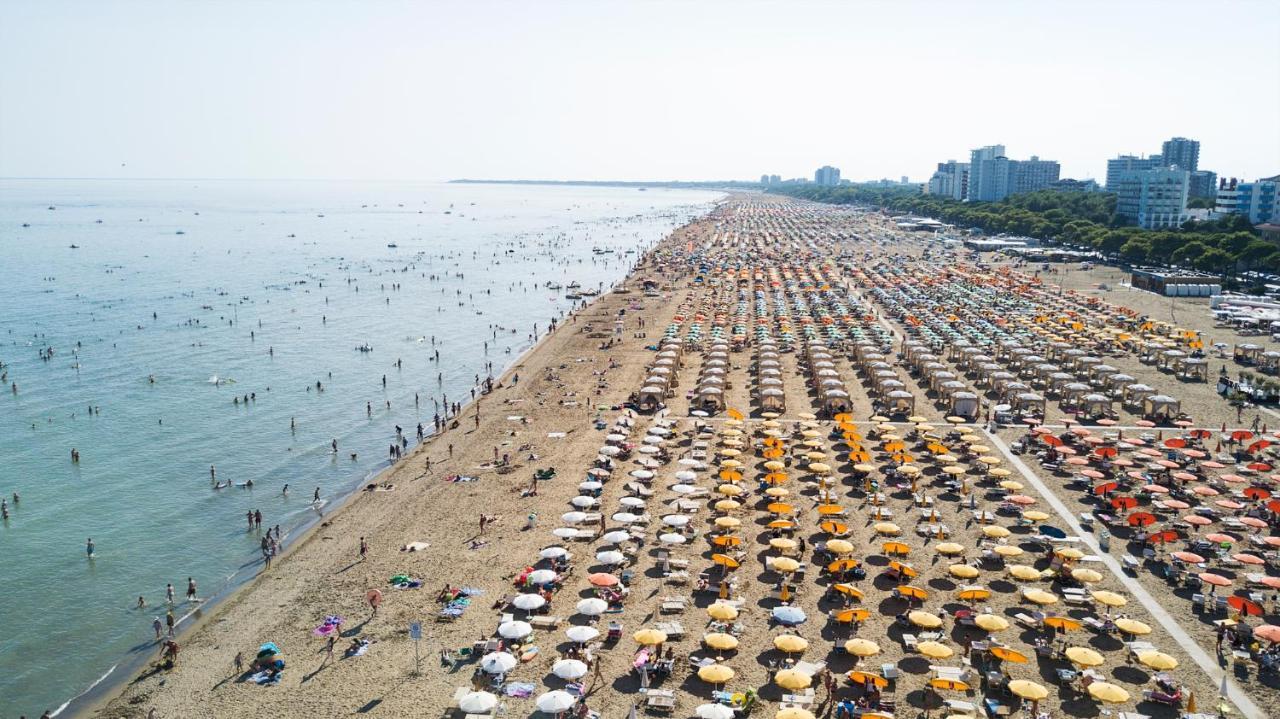 Appartamenti Dal Moro Lignano Sabbiadoro Exterior photo